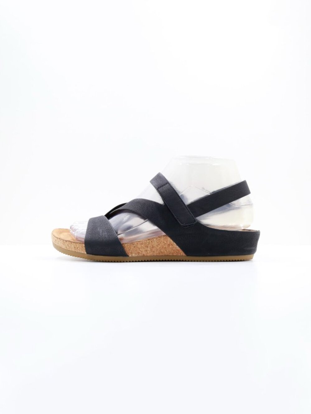 EuroSoft Gianetta Black Faux Leather Lightweight Strappy Flat Sandals - 7 NWOB